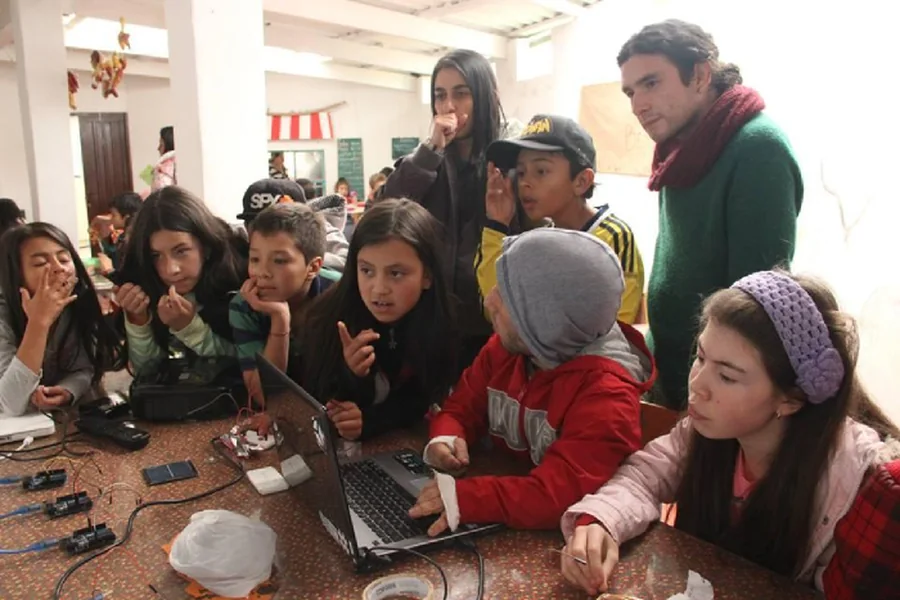 Microcosmos y tecnología para niños